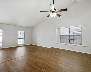 2825 Windsor Drive - Photo Thumbnail 6