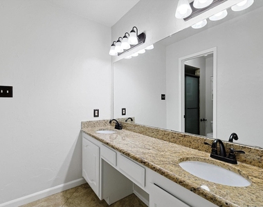 2825 Windsor Drive - Photo Thumbnail 25