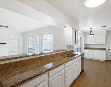 2825 Windsor Drive - Photo Thumbnail 11