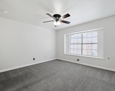 2825 Windsor Drive - Photo Thumbnail 23