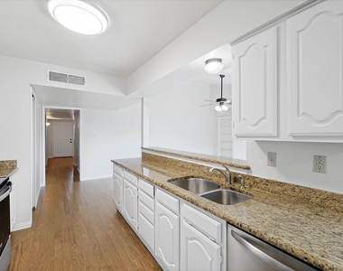 2825 Windsor Drive - Photo Thumbnail 13