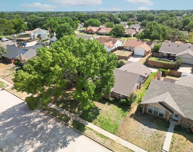 2825 Windsor Drive - Photo Thumbnail 32