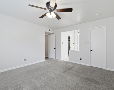 2825 Windsor Drive - Photo Thumbnail 24