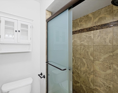 2825 Windsor Drive - Photo Thumbnail 26