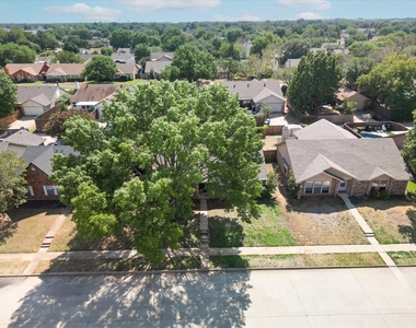 2825 Windsor Drive - Photo Thumbnail 33