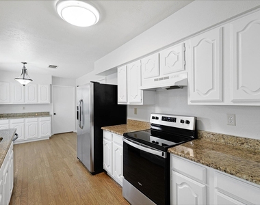 2825 Windsor Drive - Photo Thumbnail 12