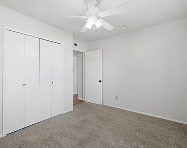 2825 Windsor Drive - Photo Thumbnail 18