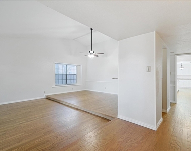 2825 Windsor Drive - Photo Thumbnail 3