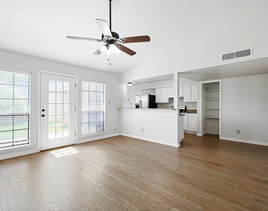 2825 Windsor Drive - Photo Thumbnail 9