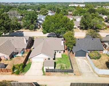 2825 Windsor Drive - Photo Thumbnail 35