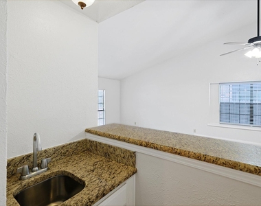 2825 Windsor Drive - Photo Thumbnail 7