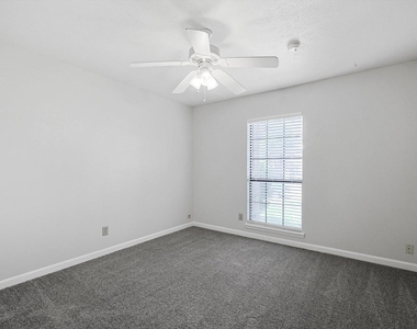 2825 Windsor Drive - Photo Thumbnail 19