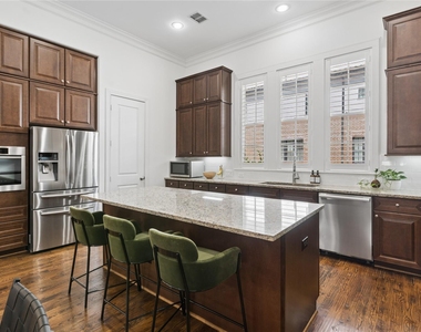 5215 Weiss Lane - Photo Thumbnail 6