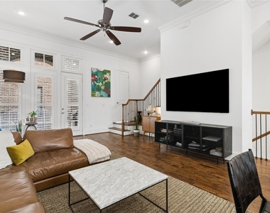 5215 Weiss Lane - Photo Thumbnail 9