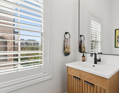 5215 Weiss Lane - Photo Thumbnail 15