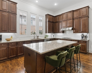 5215 Weiss Lane - Photo Thumbnail 2