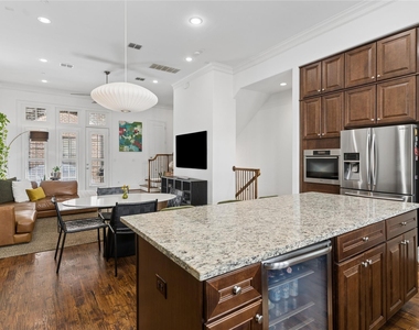 5215 Weiss Lane - Photo Thumbnail 5