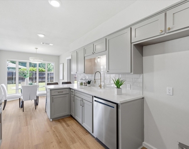 3920 Felisa Place - Photo Thumbnail 2