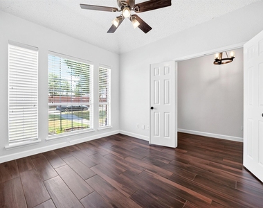 7309 Tremont Avenue - Photo Thumbnail 13