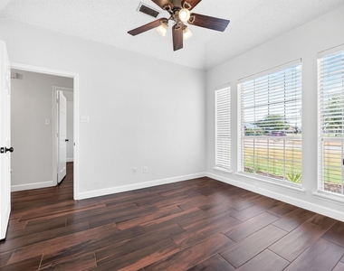 7309 Tremont Avenue - Photo Thumbnail 12