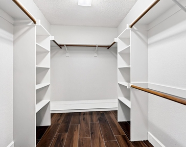 7309 Tremont Avenue - Photo Thumbnail 9