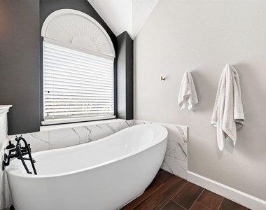 7309 Tremont Avenue - Photo Thumbnail 8