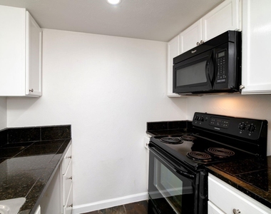 2808 Throckmorton Street - Photo Thumbnail 6