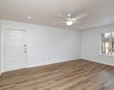 2808 Throckmorton Street - Photo Thumbnail 2