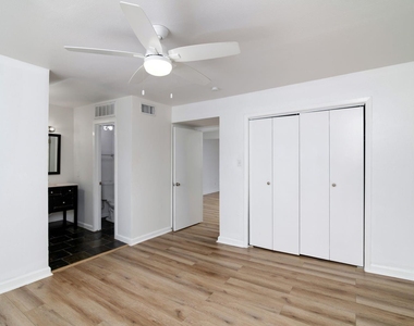 2808 Throckmorton Street - Photo Thumbnail 8