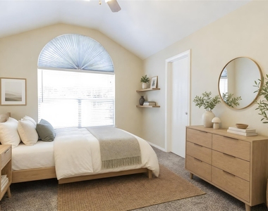 1070 Mellanie Lane - Photo Thumbnail 9