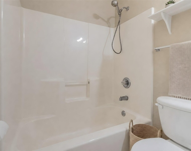 1070 Mellanie Lane - Photo Thumbnail 15