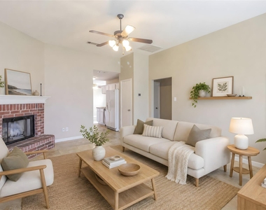 1070 Mellanie Lane - Photo Thumbnail 3