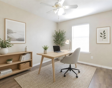 1070 Mellanie Lane - Photo Thumbnail 14