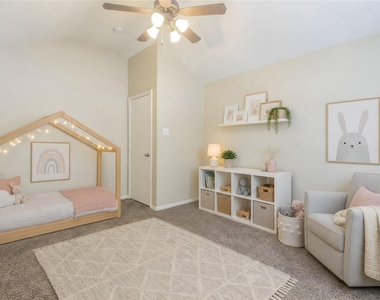 1070 Mellanie Lane - Photo Thumbnail 11