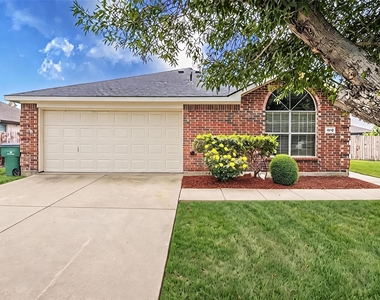 1070 Mellanie Lane - Photo Thumbnail 1