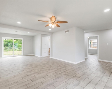 13634 Pyramid Drive - Photo Thumbnail 5