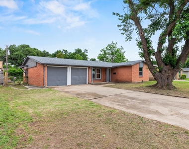 13634 Pyramid Drive - Photo Thumbnail 3
