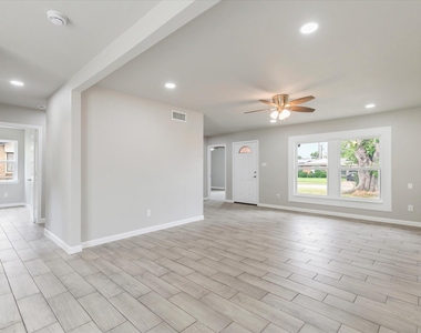 13634 Pyramid Drive - Photo Thumbnail 6