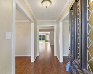 1760 Acorn Lane - Photo Thumbnail 5