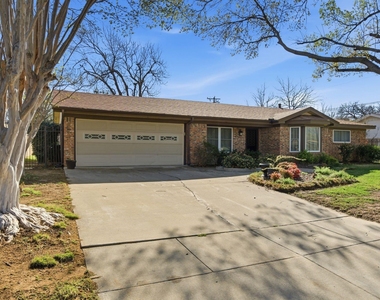 1760 Acorn Lane - Photo Thumbnail 3