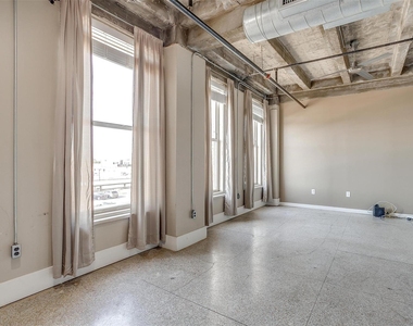 221 W Lancaster Avenue - Photo Thumbnail 17