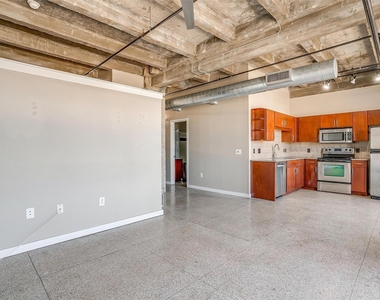 221 W Lancaster Avenue - Photo Thumbnail 16