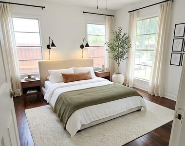 2911 Hedgerow Drive - Photo Thumbnail 5