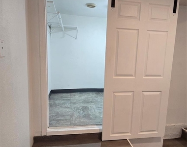 2911 Hedgerow Drive - Photo Thumbnail 11