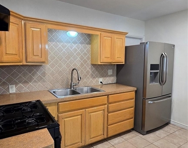 2911 Hedgerow Drive - Photo Thumbnail 17