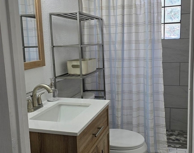 2911 Hedgerow Drive - Photo Thumbnail 14