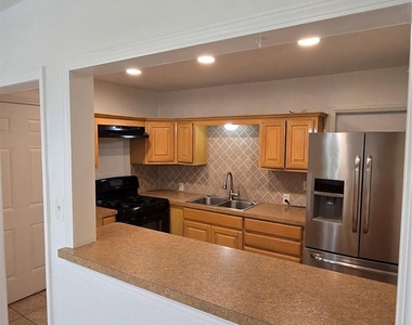 2911 Hedgerow Drive - Photo Thumbnail 16