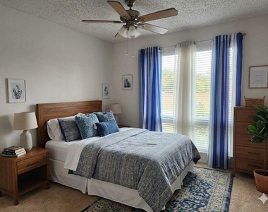 3713 Catalina Street - Photo Thumbnail 15
