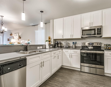 3901 Huntington Drive - Photo Thumbnail 3