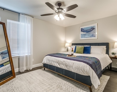 3901 Huntington Drive - Photo Thumbnail 16